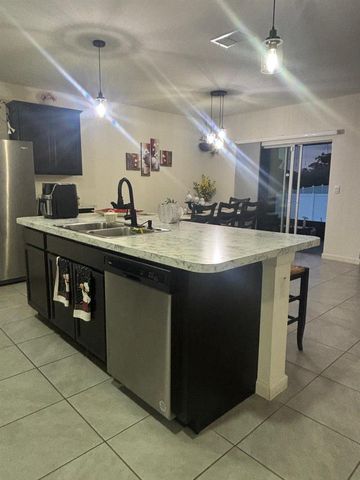 1598 Leeward Avenue SE, Palm Bay, FL 32909