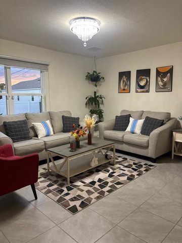 1598 Leeward Avenue SE, Palm Bay, FL 32909