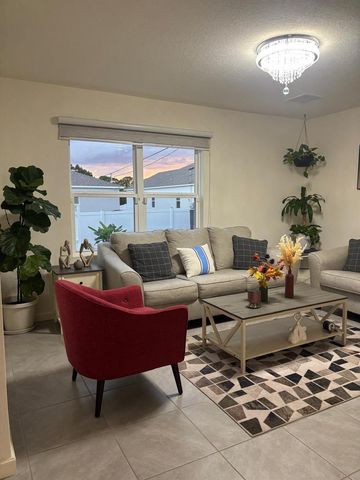 1598 Leeward Avenue SE, Palm Bay, FL 32909