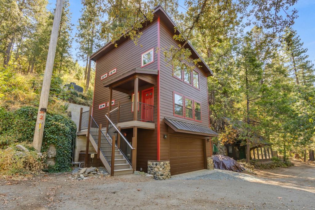 3021 Riverton Rd, Pollock Pines, CA 95726