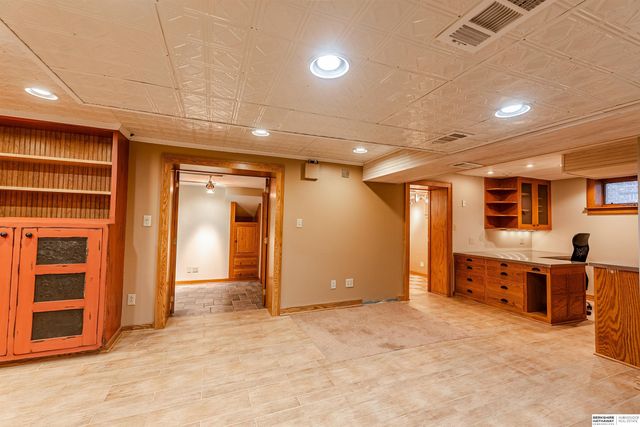 2328 N 50th Avenue, Omaha, NE 68104