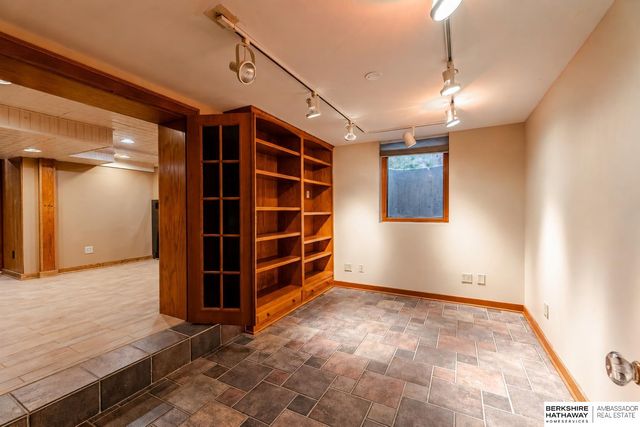 2328 N 50th Avenue, Omaha, NE 68104