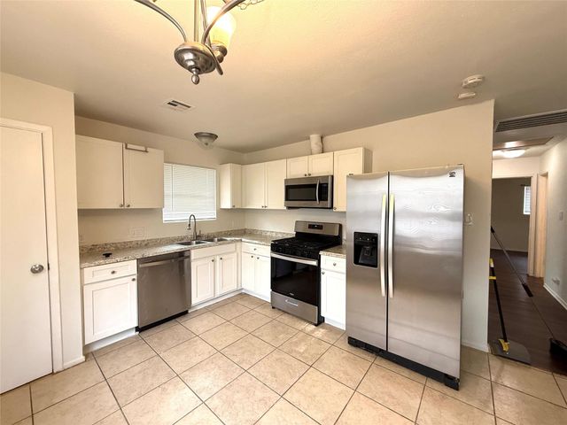 4407 E Stassney LN, Austin, TX 78744