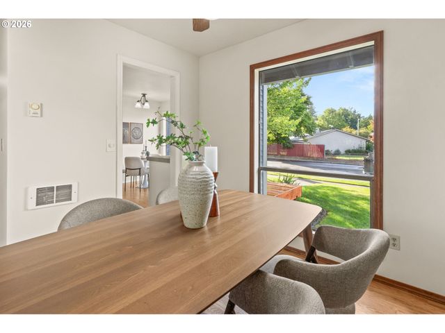 1210 Se BEAVER CREEK Ln, Troutdale, OR 97060