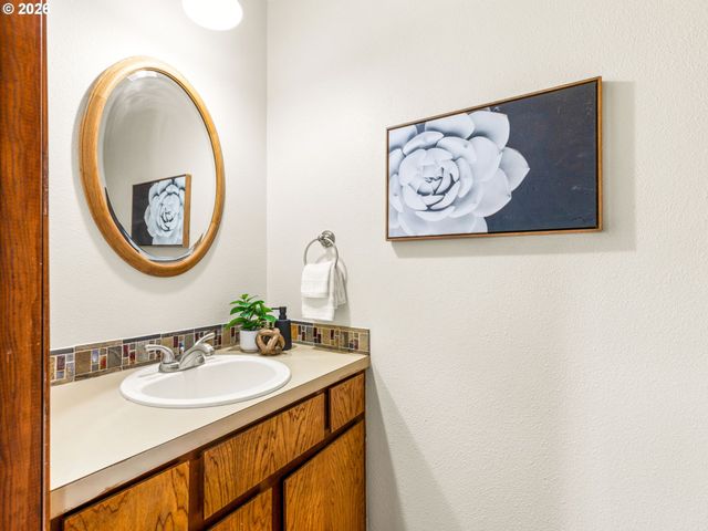 1210 Se BEAVER CREEK Ln, Troutdale, OR 97060