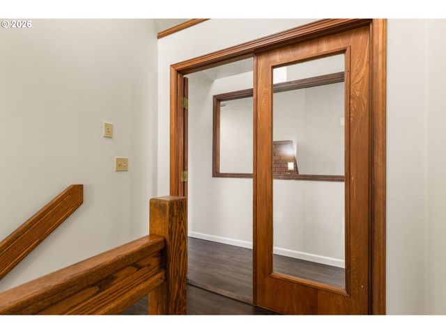 1210 Se BEAVER CREEK Ln, Troutdale, OR 97060