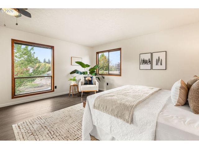1210 Se BEAVER CREEK Ln, Troutdale, OR 97060