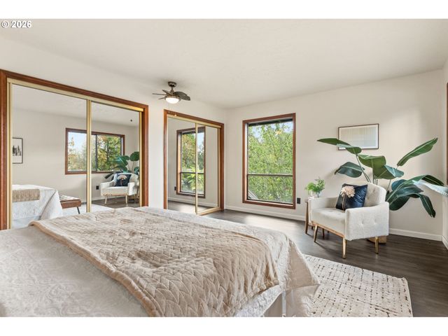 1210 Se BEAVER CREEK Ln, Troutdale, OR 97060