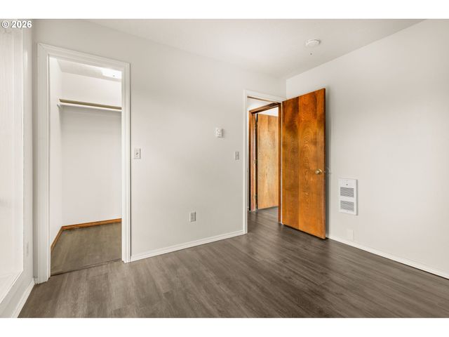 1210 Se BEAVER CREEK Ln, Troutdale, OR 97060