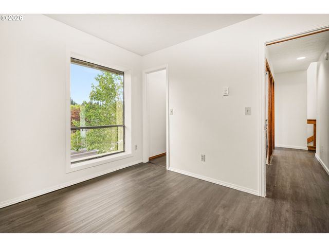 1210 Se BEAVER CREEK Ln, Troutdale, OR 97060