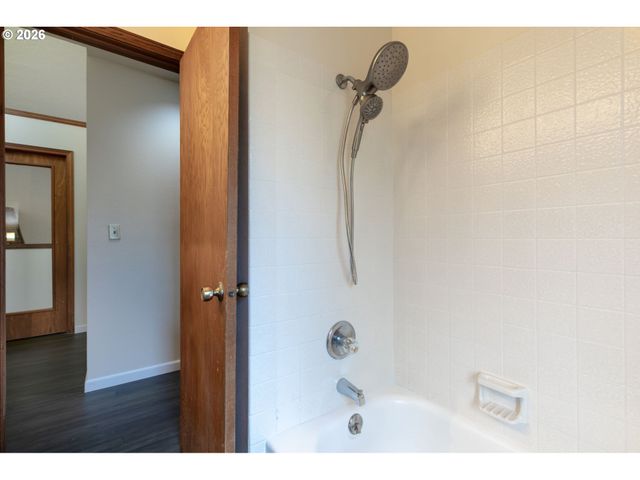 1210 Se BEAVER CREEK Ln, Troutdale, OR 97060