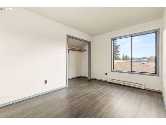 1210 Se BEAVER CREEK Ln, Troutdale, OR 97060