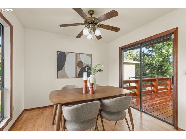 1210 Se BEAVER CREEK Ln, Troutdale, OR 97060