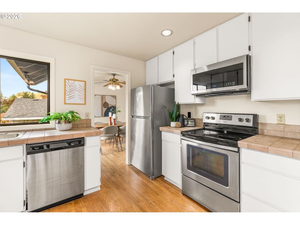 1210 Se BEAVER CREEK Ln, Troutdale, OR 97060 — photo 5