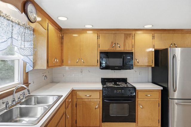 335 Pelham Rd, Dracut, MA 01826