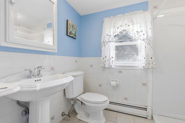 335 Pelham Rd, Dracut, MA 01826