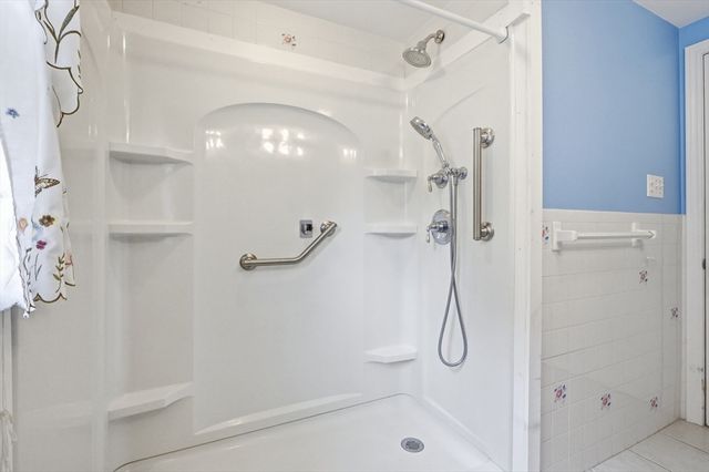 335 Pelham Rd, Dracut, MA 01826