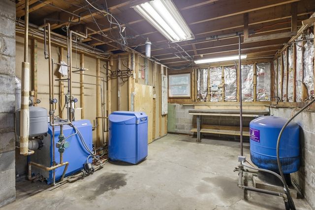 335 Pelham Rd, Dracut, MA 01826