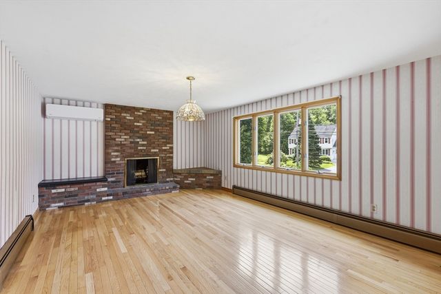 335 Pelham Rd, Dracut, MA 01826
