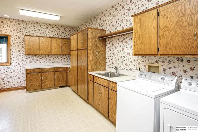 13027 Charles Street, Omaha, NE 68154