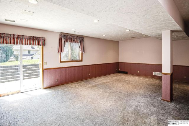 13027 Charles Street, Omaha, NE 68154