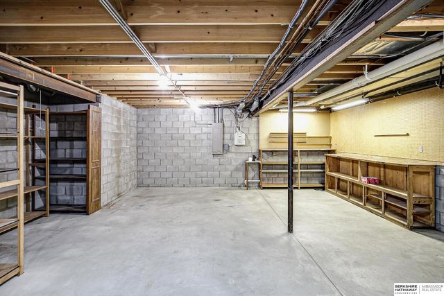 13027 Charles Street, Omaha, NE 68154