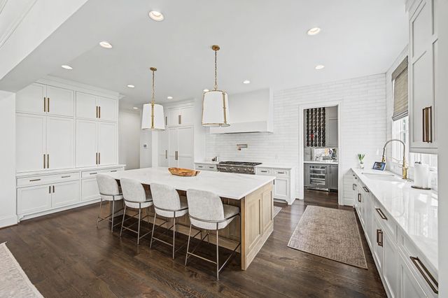 2402 Valley Brook Rd, Nashville, TN 37215