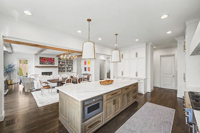 2402 Valley Brook Rd, Nashville, TN 37215