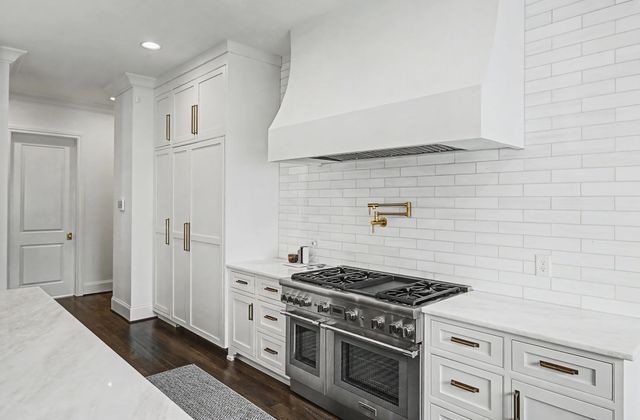 2402 Valley Brook Rd, Nashville, TN 37215