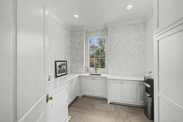 2402 Valley Brook Rd, Nashville, TN 37215