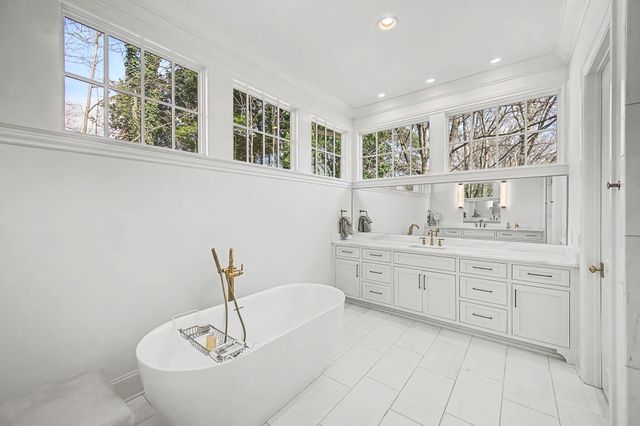 2402 Valley Brook Rd, Nashville, TN 37215