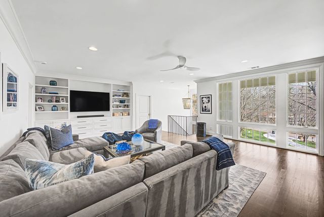 2402 Valley Brook Rd, Nashville, TN 37215