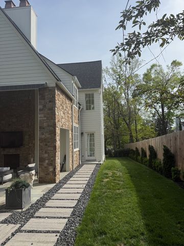 2402 Valley Brook Rd, Nashville, TN 37215