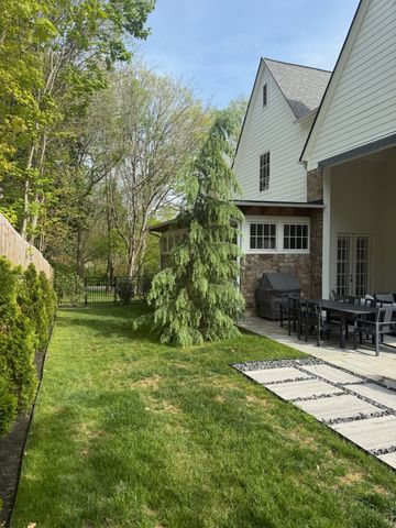 2402 Valley Brook Rd, Nashville, TN 37215