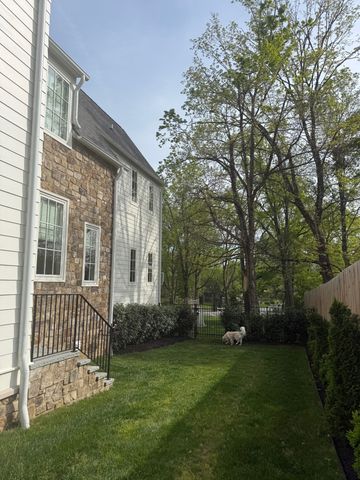 2402 Valley Brook Rd, Nashville, TN 37215