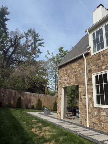 2402 Valley Brook Rd, Nashville, TN 37215