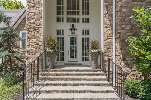 2402 Valley Brook Rd, Nashville, TN 37215