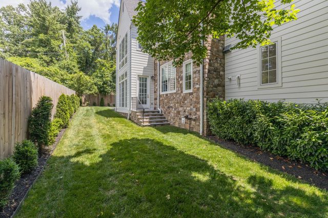 2402 Valley Brook Rd, Nashville, TN 37215