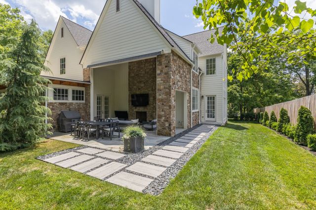 2402 Valley Brook Rd, Nashville, TN 37215