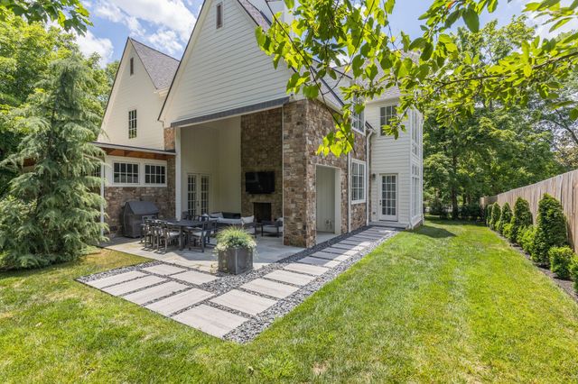2402 Valley Brook Rd, Nashville, TN 37215