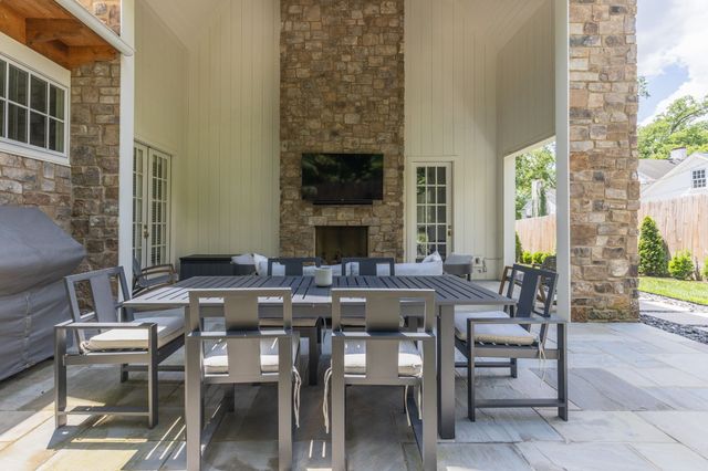 2402 Valley Brook Rd, Nashville, TN 37215