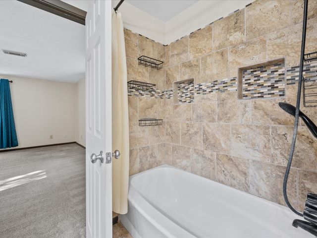 2004 Northshore Drive, Conroe, TX 77304