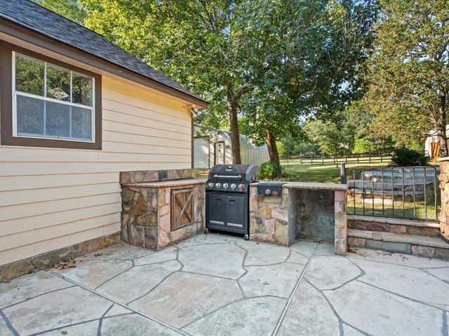 2004 Northshore Drive, Conroe, TX 77304