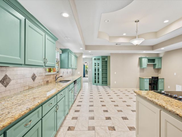 2004 Northshore Drive, Conroe, TX 77304