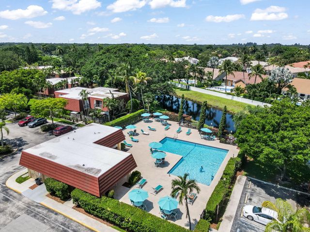 725 NW 99th Circle, Plantation, FL 33324