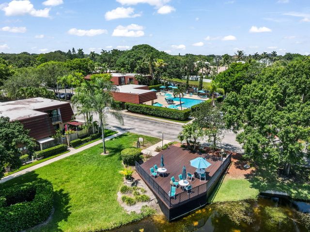 725 NW 99th Circle, Plantation, FL 33324