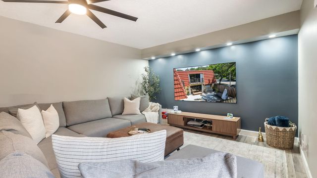 725 NW 99th Circle, Plantation, FL 33324