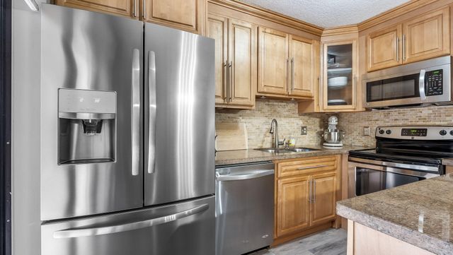 725 NW 99th Circle, Plantation, FL 33324
