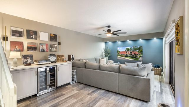 725 NW 99th Circle, Plantation, FL 33324