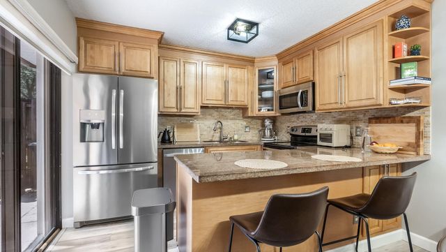 725 NW 99th Circle, Plantation, FL 33324